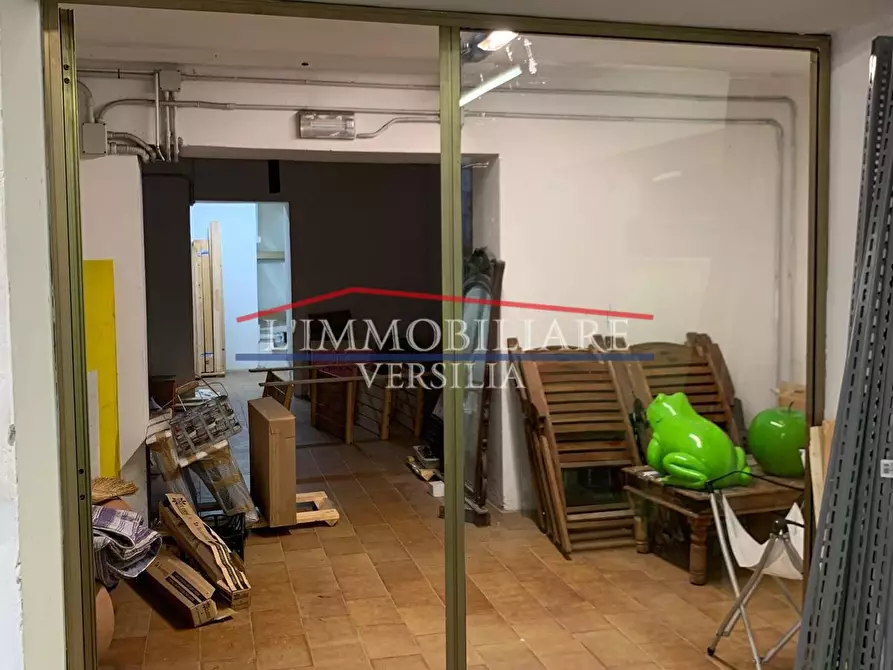 Immagine 7 di Magazzino in vendita  a Massa