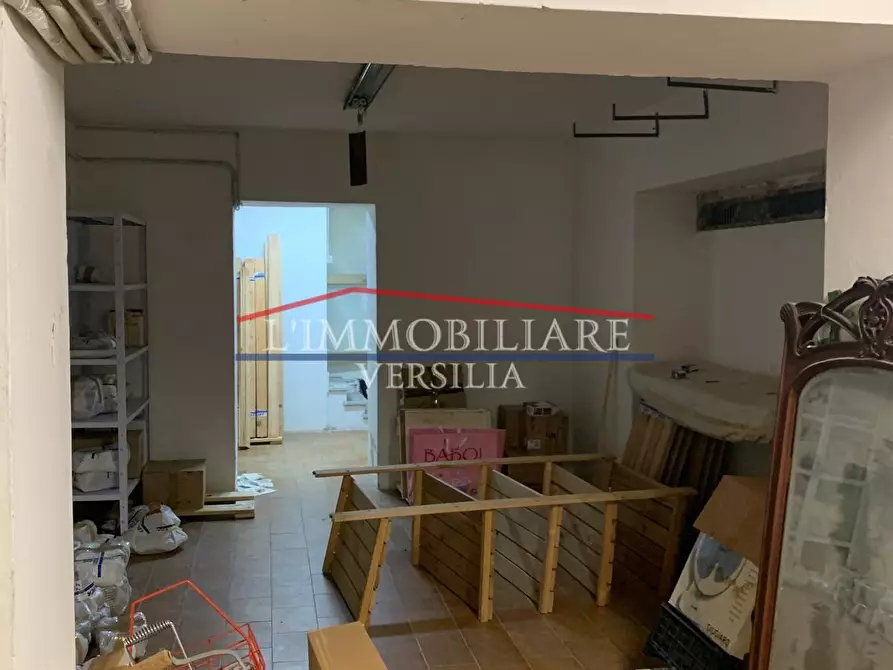 Immagine 6 di Magazzino in vendita  a Massa