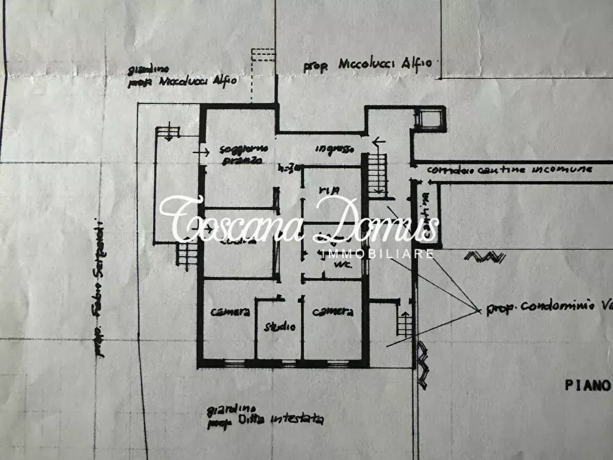 Immagine 32 di Appartamento in vendita  a Siena
