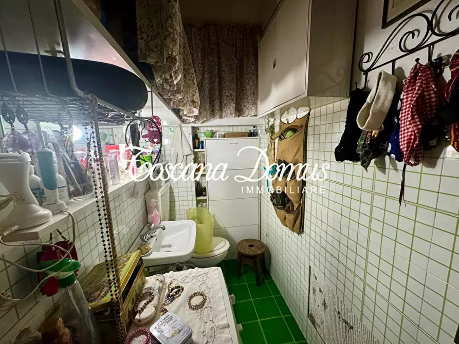 Immagine 27 di Appartamento in vendita  a Siena