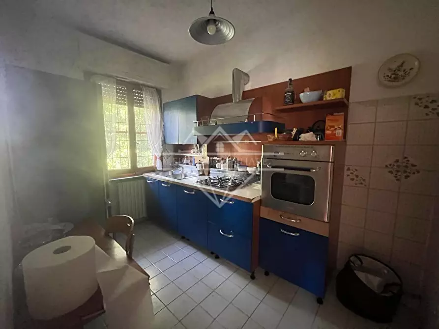 Immagine 2 di Casa bifamiliare in affitto  a Massa