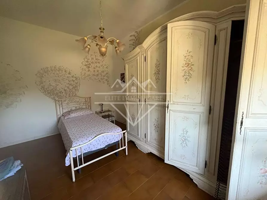 Immagine 8 di Casa bifamiliare in affitto  a Massa