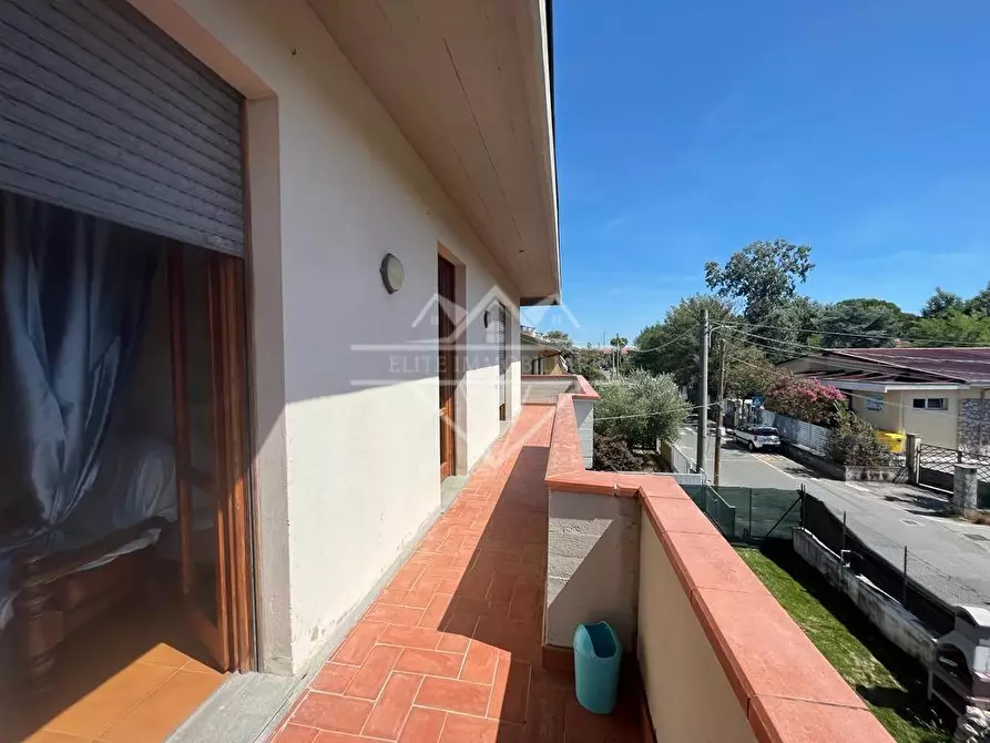 Immagine 20 di Casa bifamiliare in affitto  a Massa