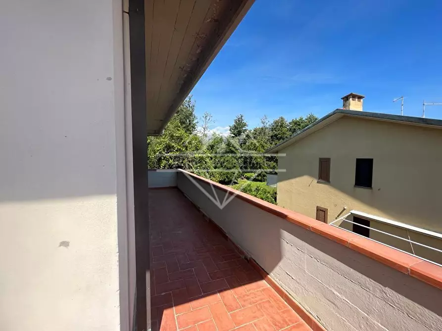 Immagine 21 di Casa bifamiliare in affitto  a Massa
