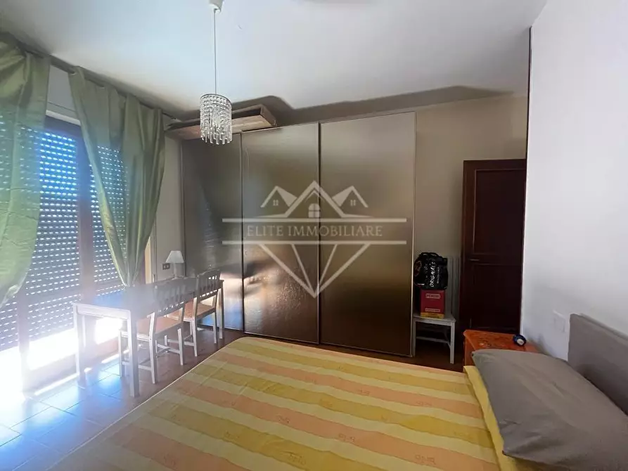 Immagine 7 di Casa bifamiliare in affitto  a Massa