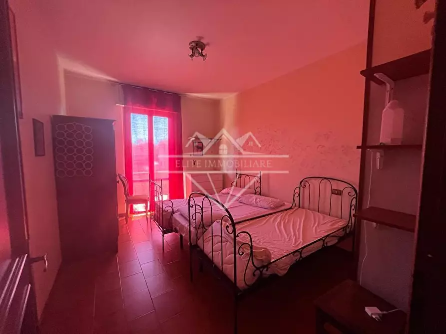 Immagine 9 di Casa bifamiliare in affitto  a Massa