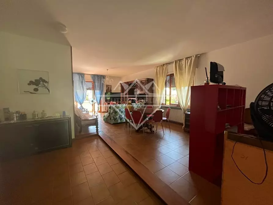 Immagine 13 di Casa bifamiliare in affitto  a Massa
