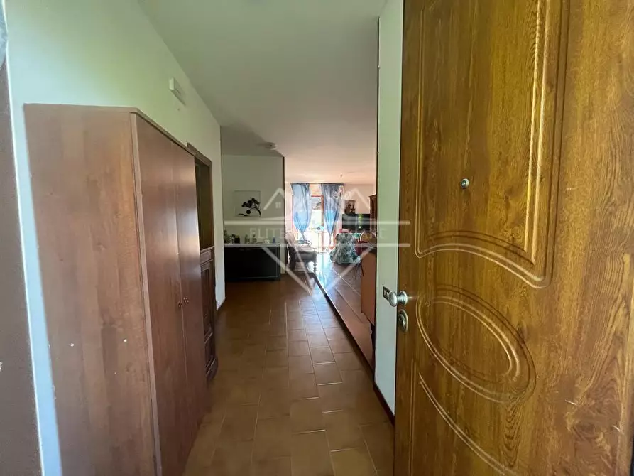 Immagine 12 di Casa bifamiliare in affitto  a Massa