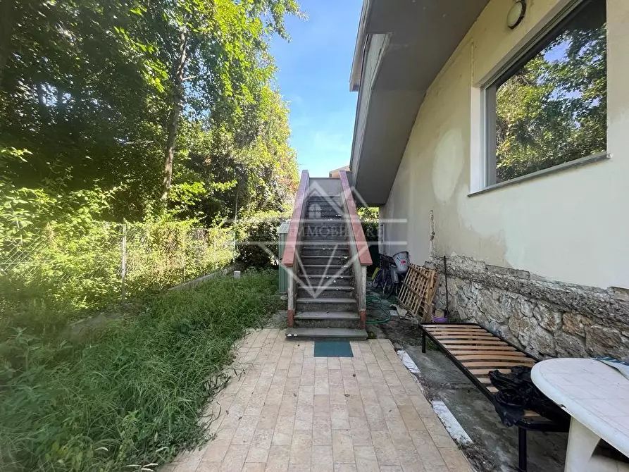 Immagine 23 di Casa bifamiliare in affitto  a Massa