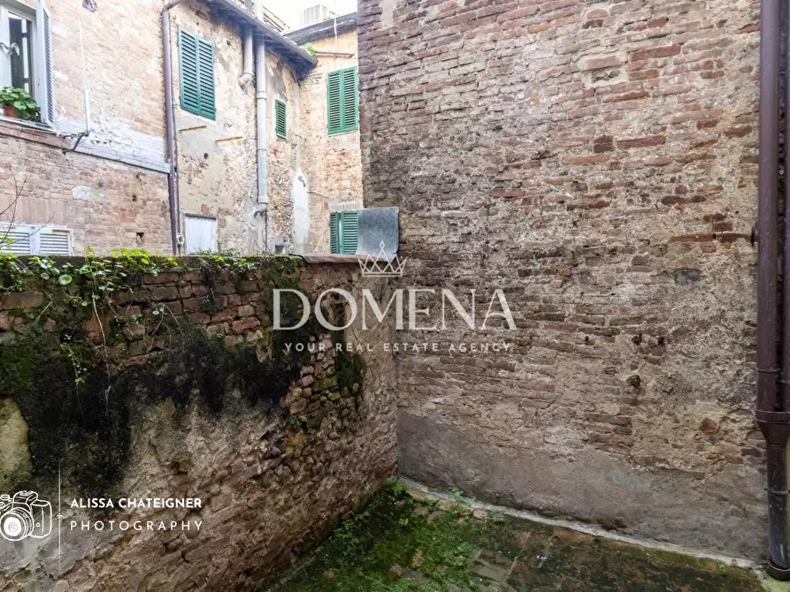 Immagine 10 di Appartamento in vendita  a Siena