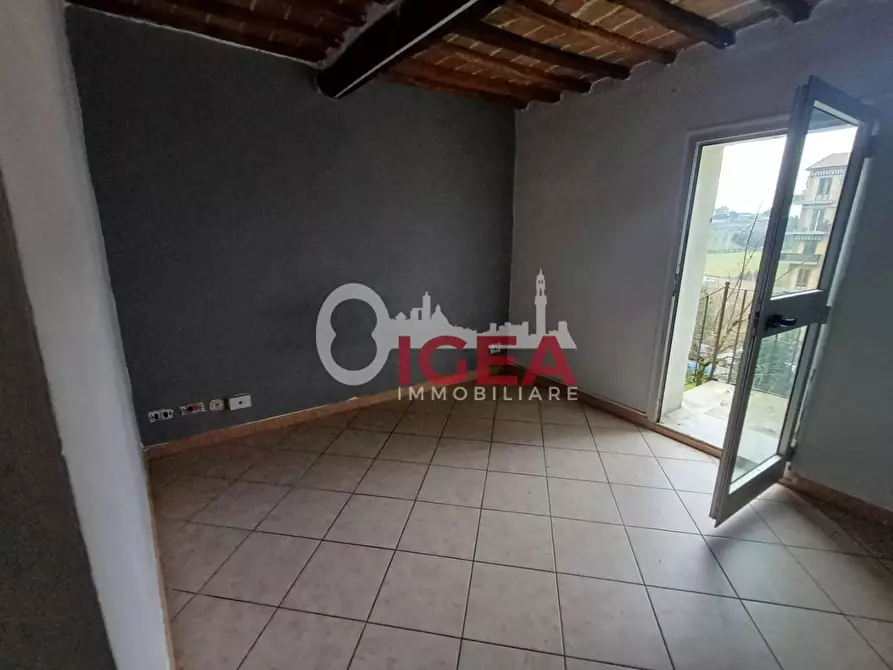 Immagine 2 di Locale commerciale in vendita  a Siena