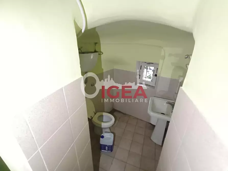 Immagine 8 di Locale commerciale in vendita  a Siena