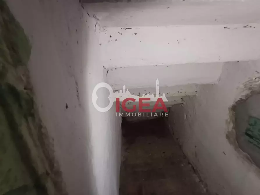 Immagine 5 di Locale commerciale in vendita  a Siena