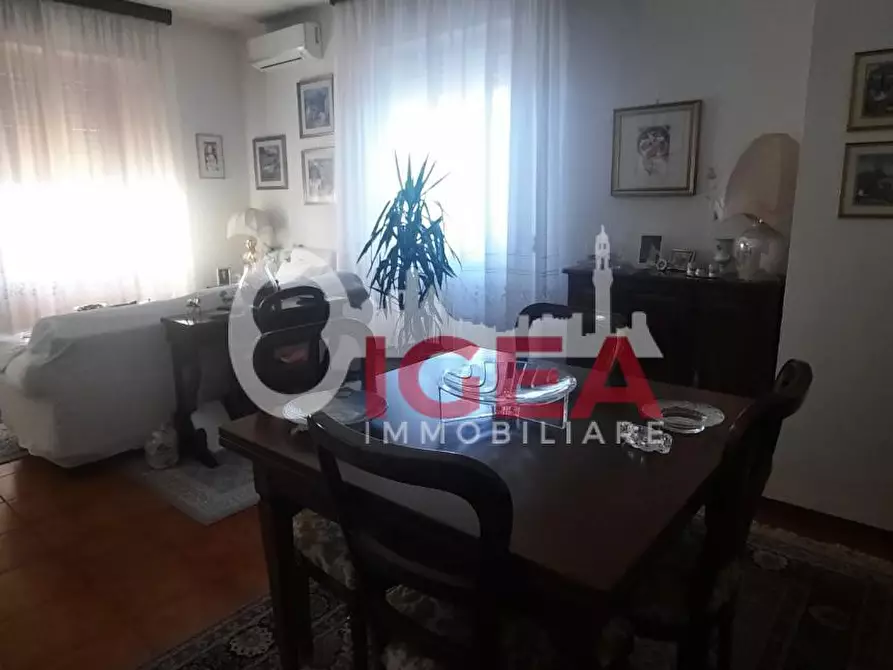 Immagine 21 di Villa in vendita  a Monteriggioni