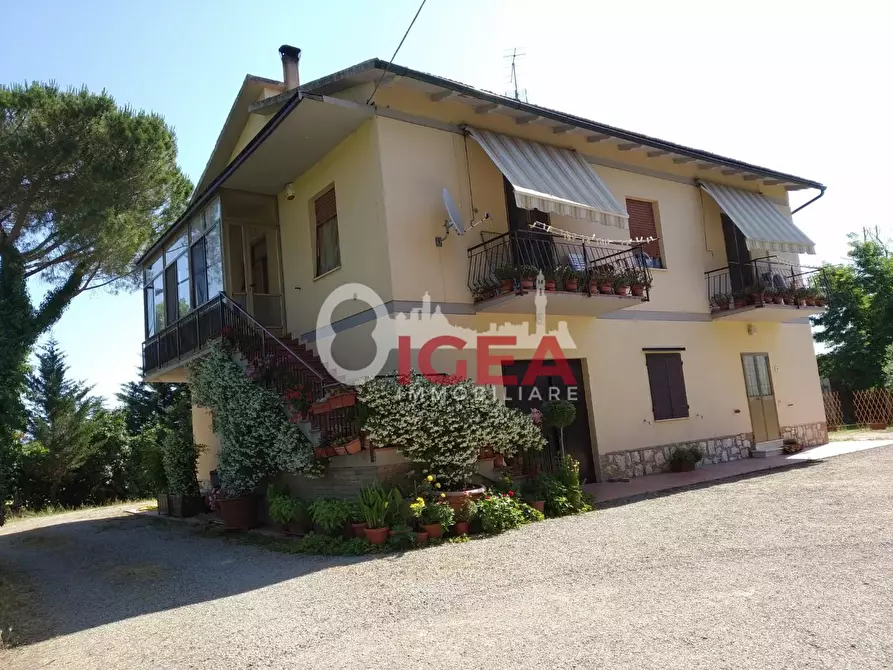 Immagine 2 di Villa in vendita  a Monteriggioni