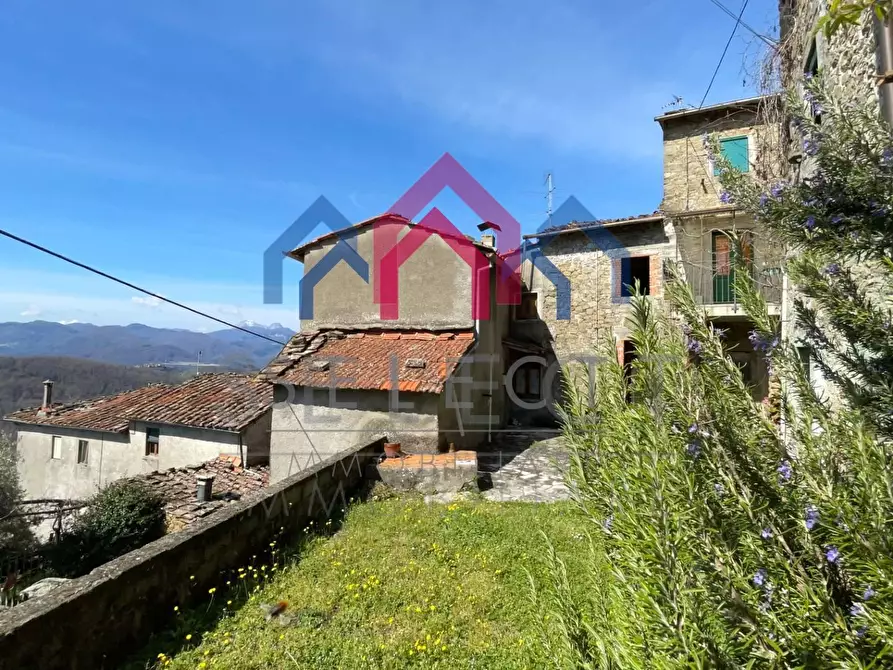 Immagine 10 di Casa semindipendente in vendita  a Bagni Di Lucca