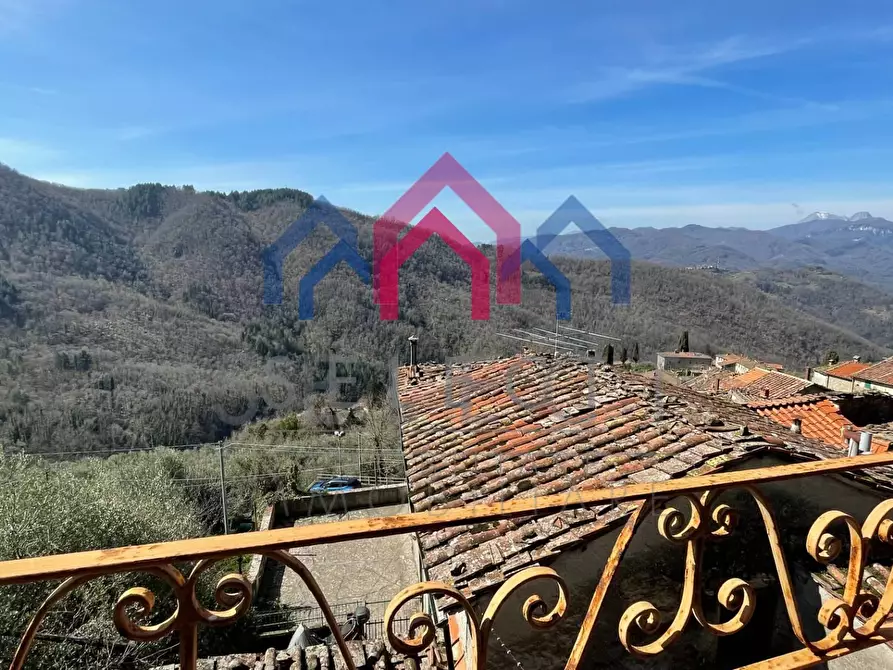 Immagine 1 di Casa semindipendente in vendita  a Bagni Di Lucca