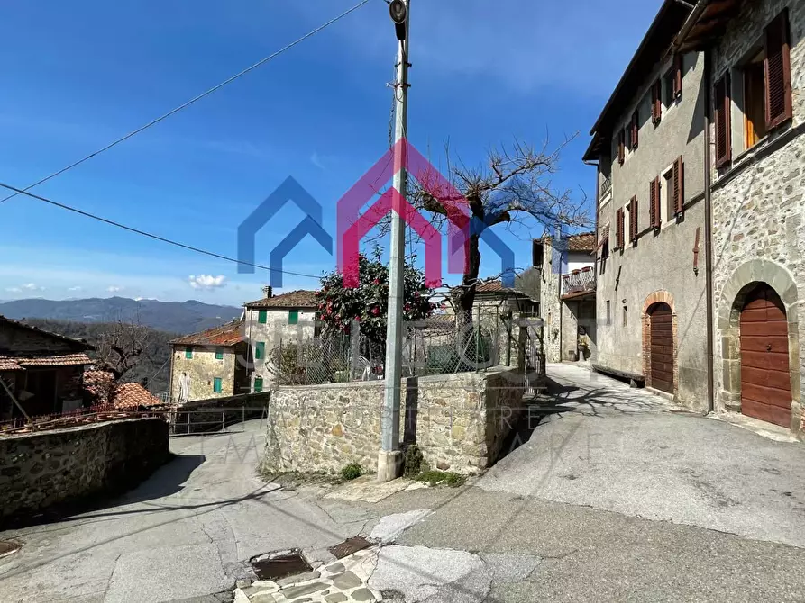 Immagine 5 di Casa semindipendente in vendita  a Bagni Di Lucca