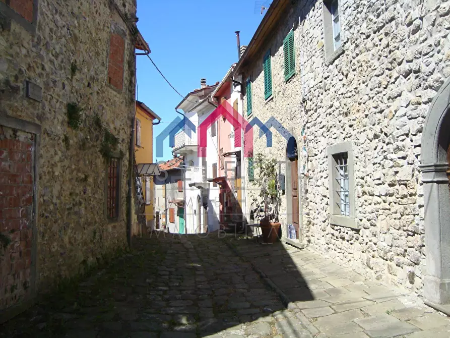 Immagine 1 di Casa semindipendente in vendita  a Bagni Di Lucca