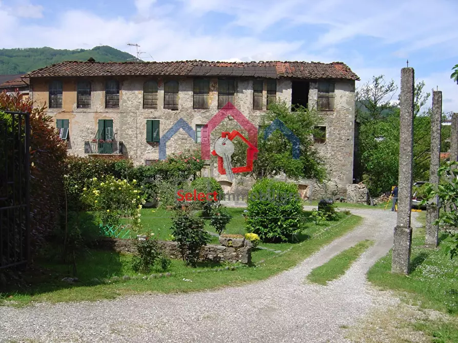 Immagine 2 di Casa semindipendente in vendita  a Borgo A Mozzano