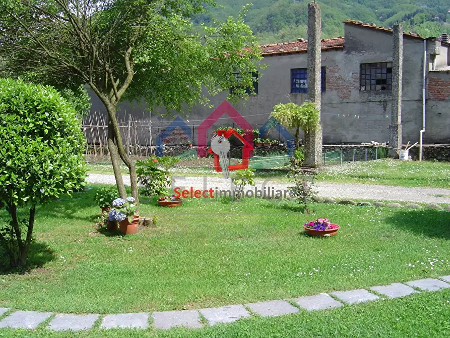 Immagine 9 di Casa semindipendente in vendita  a Borgo A Mozzano
