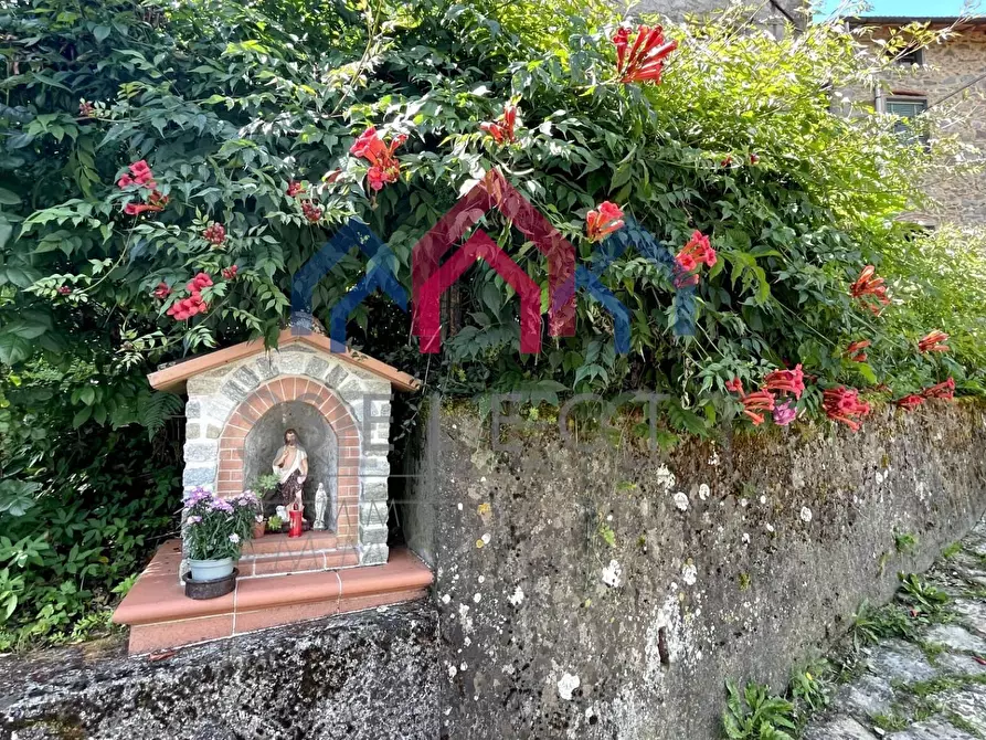 Immagine 5 di Casa semindipendente in vendita  a Bagni Di Lucca