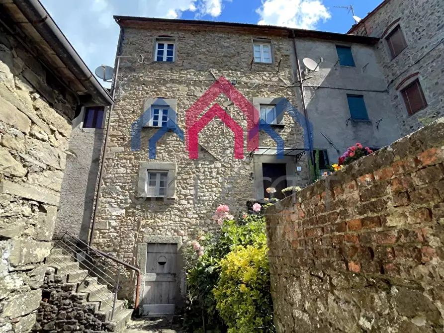 Immagine 1 di Casa semindipendente in vendita  a Bagni Di Lucca