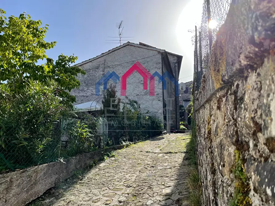 Immagine 4 di Casa semindipendente in vendita  a Bagni Di Lucca