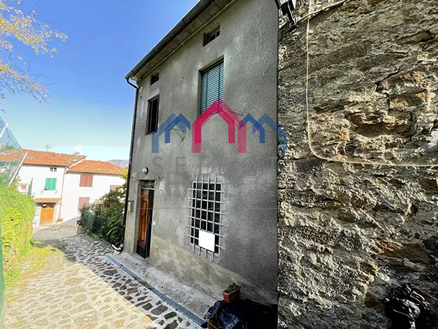 Immagine 2 di Casa semindipendente in vendita  a Bagni Di Lucca