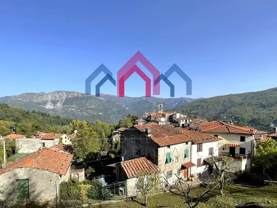 Immagine 1 di Casa semindipendente in vendita  a Bagni Di Lucca