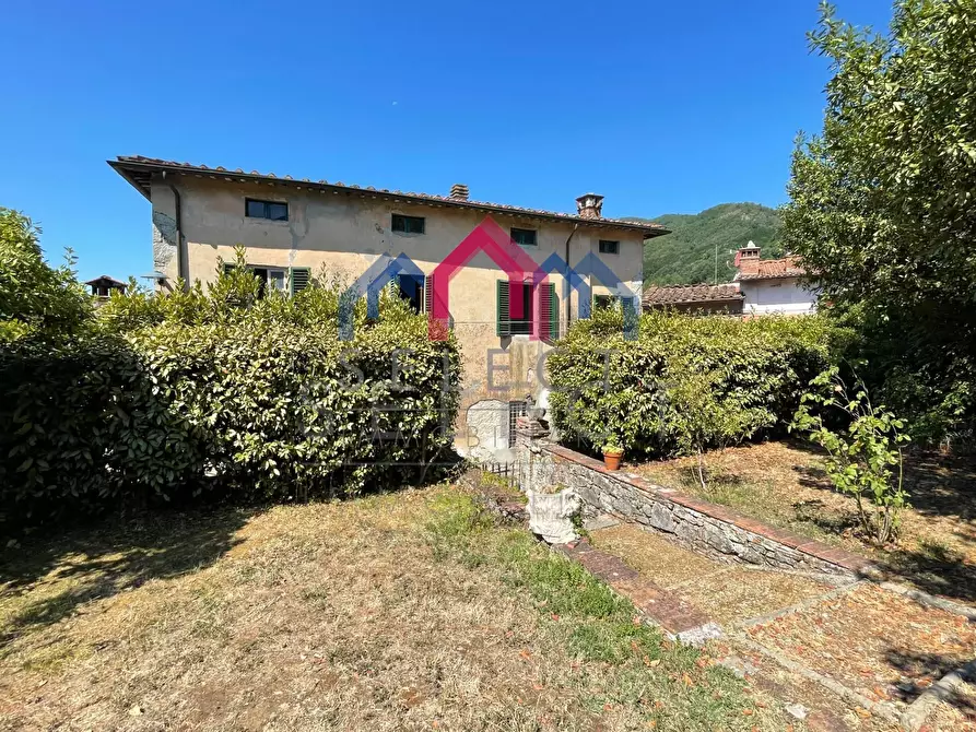 Immagine 3 di Villa in vendita  a Pescaglia
