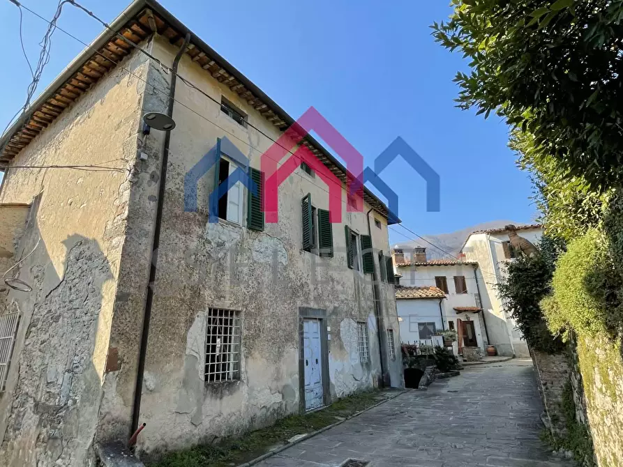Immagine 86 di Villa in vendita  a Pescaglia