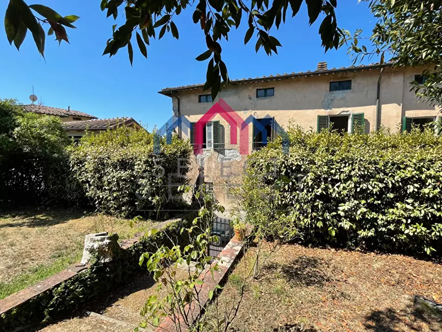 Immagine 2 di Villa in vendita  a Pescaglia