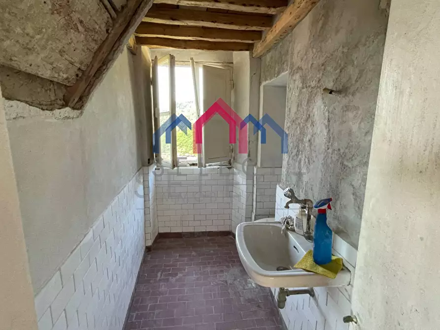 Immagine 56 di Villa in vendita  a Pescaglia