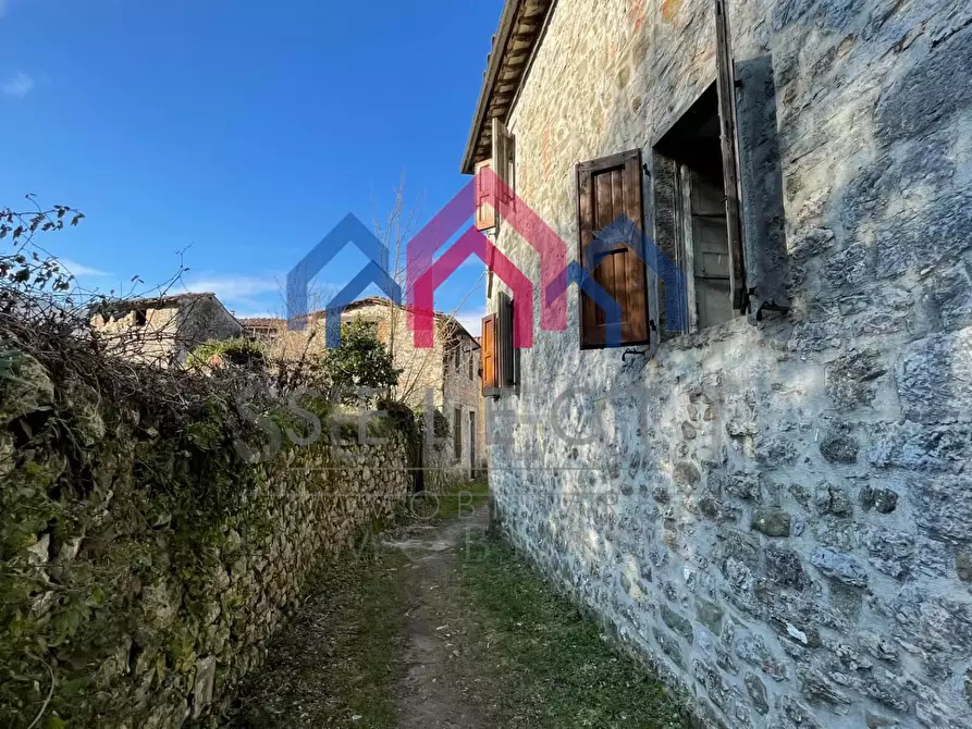 Immagine 7 di Casa semindipendente in vendita  a Borgo A Mozzano