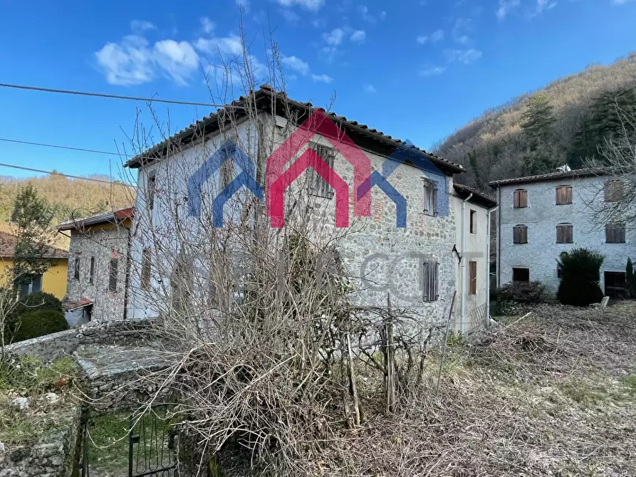 Immagine 27 di Casa semindipendente in vendita  a Borgo A Mozzano