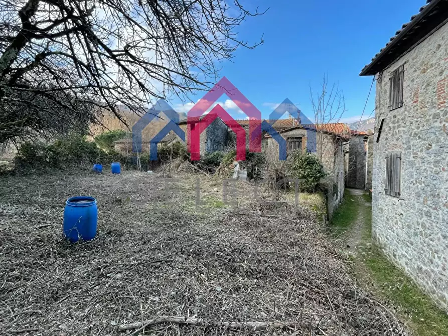 Immagine 19 di Casa semindipendente in vendita  a Borgo A Mozzano