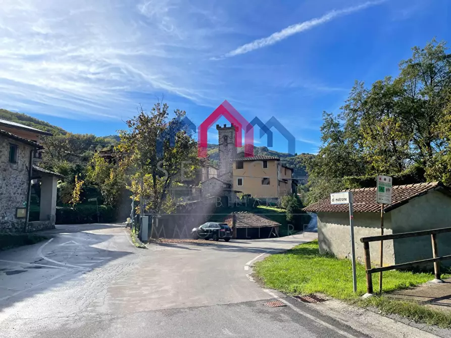 Immagine 81 di Casa semindipendente in vendita  a Borgo A Mozzano