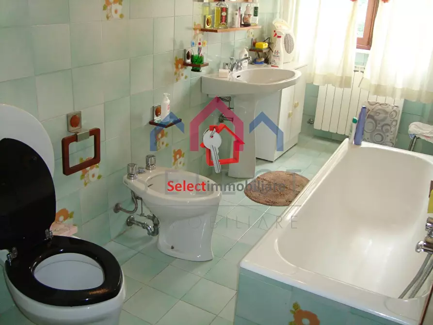Immagine 30 di Casa semindipendente in vendita  a Bagni Di Lucca