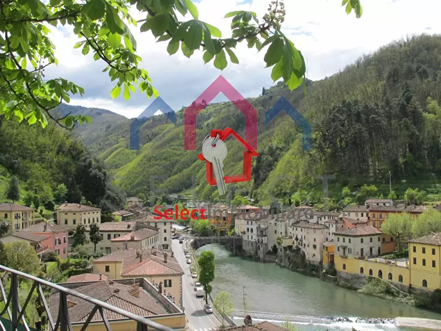 Immagine 1 di Casa semindipendente in vendita  a Bagni Di Lucca