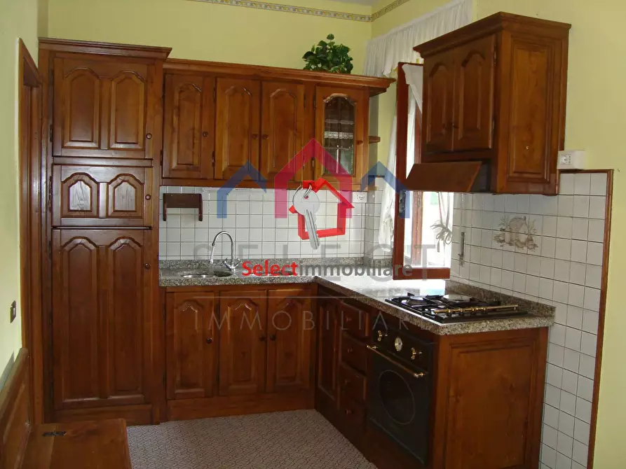 Immagine 9 di Casa semindipendente in vendita  a Bagni Di Lucca