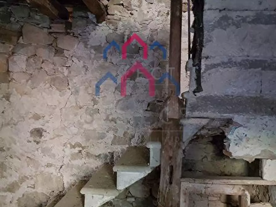 Immagine 11 di Rustico / casale in vendita  a Bagni Di Lucca