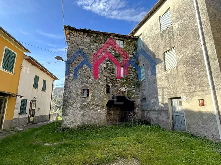 Immagine 23 di Casa semindipendente in vendita  a Borgo A Mozzano
