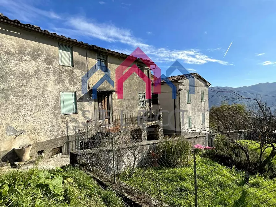 Immagine 1 di Casa semindipendente in vendita  a Borgo A Mozzano