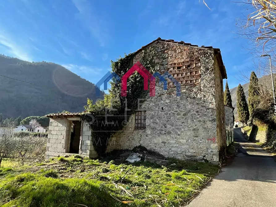 Immagine 12 di Rustico / casale in vendita  a Borgo A Mozzano