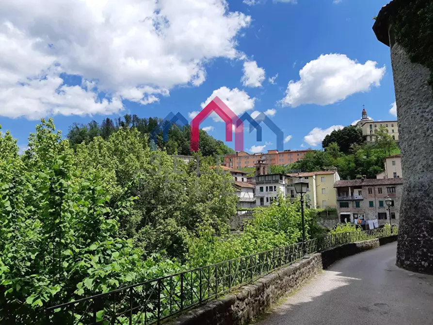 Immagine 40 di Appartamento in vendita  a Castelnuovo Di Garfagnana