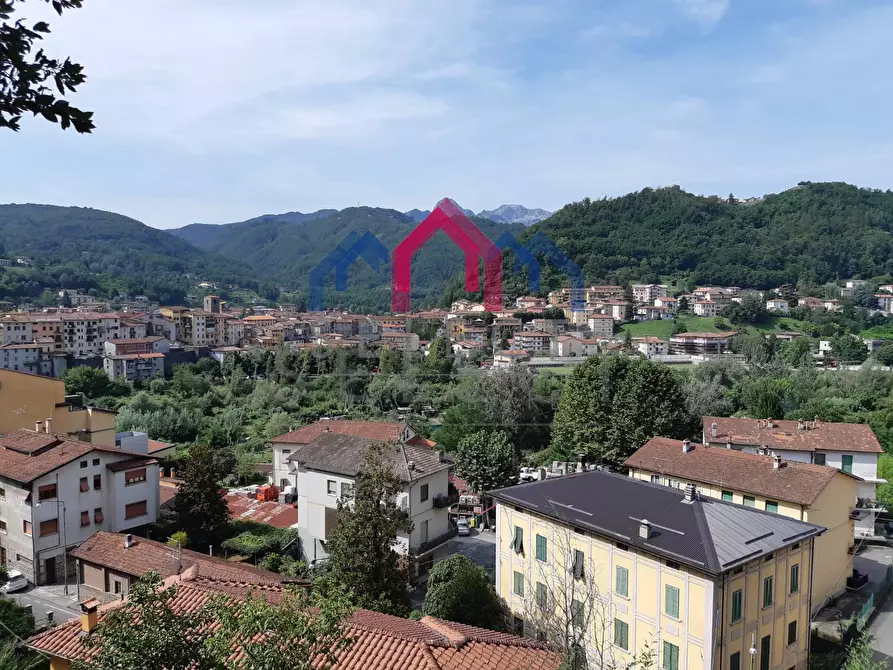 Immagine 41 di Appartamento in vendita  a Castelnuovo Di Garfagnana