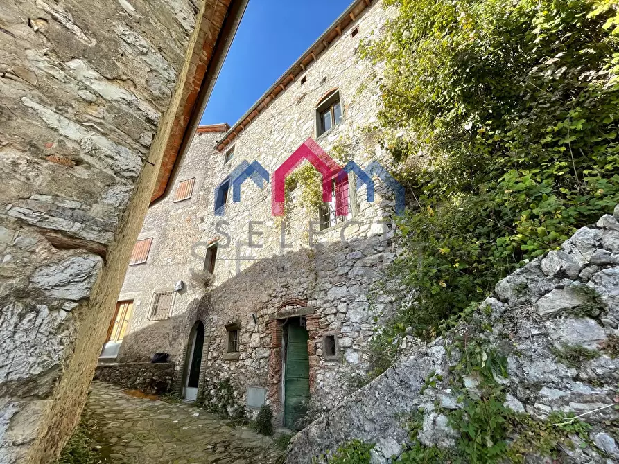 Immagine 1 di Casa semindipendente in vendita  a Bagni Di Lucca