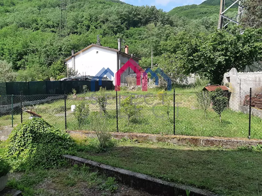 Immagine 51 di Casa semindipendente in vendita  a Borgo A Mozzano