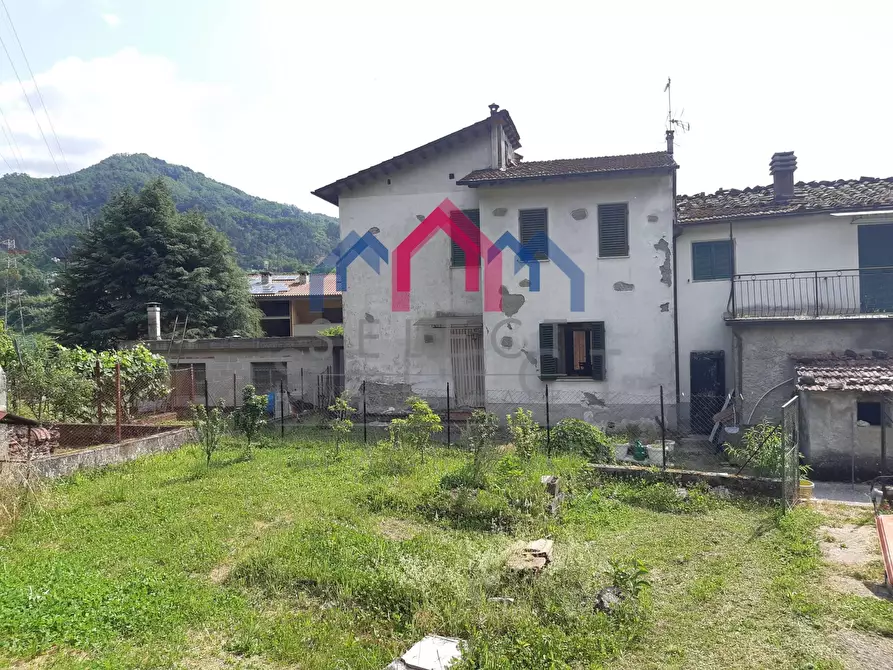 Immagine 57 di Casa semindipendente in vendita  a Borgo A Mozzano